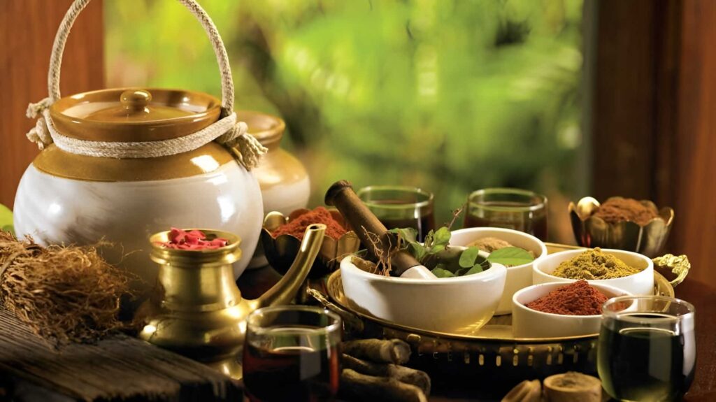 A Ayurveda é uma terapia complementar milenar de origem indiana que utiliza técnicas de massagem, nutrição, aromaterapia e fitoterapia, por exemplo, como método de diagnóstico, prevenção e também cura, baseada nos estudos do corpo, alma e mente. Na medicina Ayurveda, ou terapia Ayurvédica, acredita-se que há energias existentes no corpo, mente e meio que se vive, e, quando há um desequilíbrio energético, causados por problemas emocionais, trauma físico ou má alimentação, por exemplo, são acumuladas toxinas que dão origem às doenças.